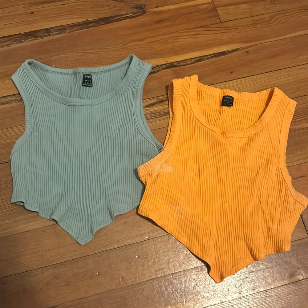 Bundle two pointed halter cropped tanks
